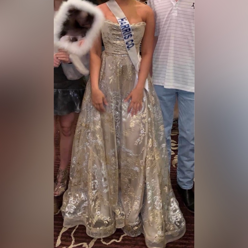Roland Nivelais Couture Gown Size 4